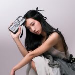 Skinarma case Kira Kobai iPhone 16 Pro 6.3" Magnetic Charging Grip Stand chrome - imagine 7