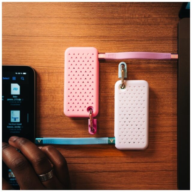 External Drive Verbatim Pocket SSD 2TB USB-C 3.2 gen.2 white-light blue 32321 - imagine 7