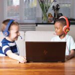 OTL Pokemon Pikachu Red dziecięcesłuchawki nauszne z mikrofonem / Interactive headphones - imagine 7