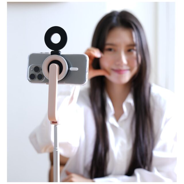 Portable LED lamp Araree Magfie Light MagSafe black - imagine 2