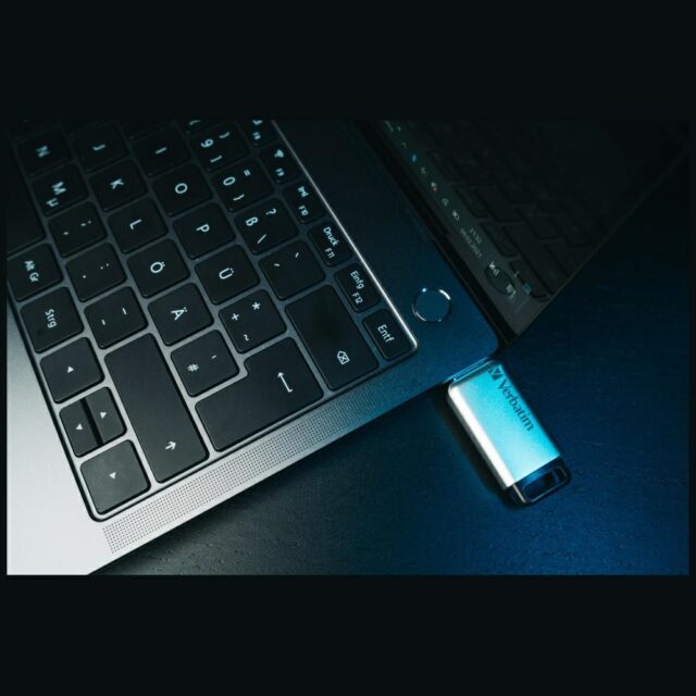 Pendrive Verbatim Secure Pro 32GB USB 3.2 Gen 1 silver 98665 - imagine 5