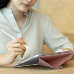 UNIQ Camden Click iPad Air 13" (2024) case purple/light violet - imagine 8