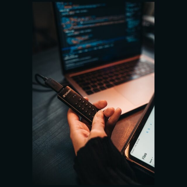 External drive Verbatim Keypad Secure USB-C 3.2 Gen 1 128GB black 49432 - imagine 10