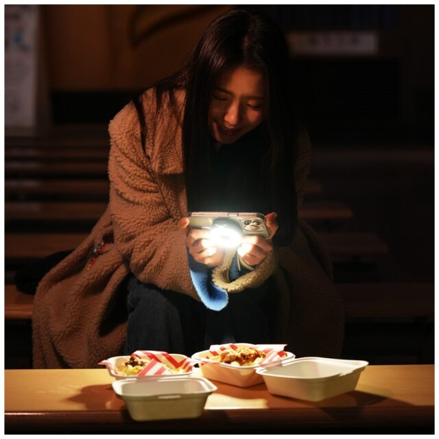 Portable LED lamp Araree Magfie Light MagSafe black - imagine 6