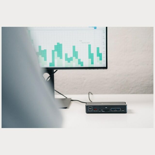 Adapter Verbatim docking station Pro 15in1 2xHDMI/1xRJ45/4xUSB-A/4xUSB-C/1xSD/1xmicroSD/1xAudio/1xDi - imagine 4