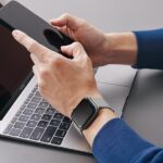 UNIQ Revix Strap AppleWatch Series1-8/SE/SE2/SE3/Ultra1/2/3 42/44/45/49mm Reversible Magnetic black - imagine 6