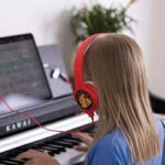 OTL Pokemon Pikachu Red dziecięcesłuchawki nauszne z mikrofonem / Interactive headphones - imagine 5