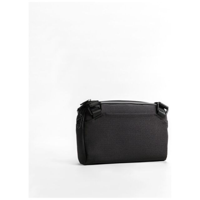 Bag UNIQ Arden Sling 2L black - imagine 2