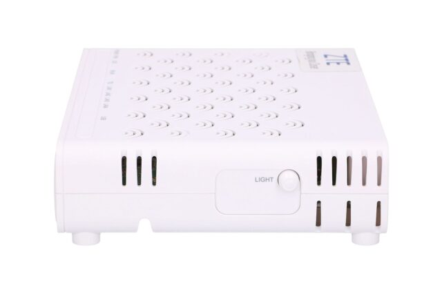ZTE F623 | ONT | WiFi, 1x GPON, 3x RJ45 100Mb/s, 1x RJ45 1000Mb/s, 1x RJ11, 1x USB - imagine 3