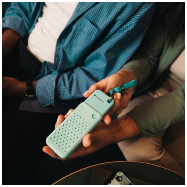 External Drive Verbatim Pocket SSD 2TB USB-C 3.2 gen.2 black-polar blue 32325 - imagine 5