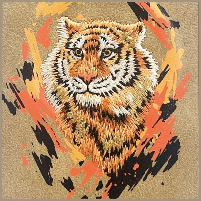 Nimmy Tiger MagSafe case for iPhone 17 light brown - imagine 2