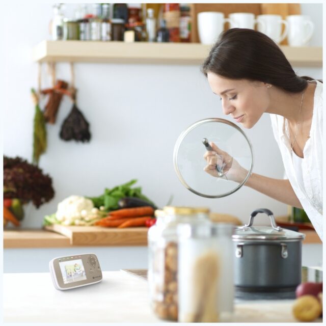 Motorola VM483 video baby monitor 300 m FHSS Gold  White - imagine 4