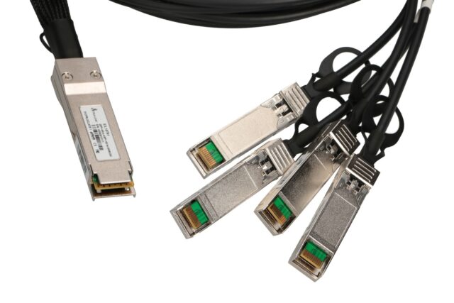 Extralink QSFP+ DAC | QSFP+ Cable | DAC, 40Gbps to 4x 10Gbps 3m, 30AWG - imagine 2