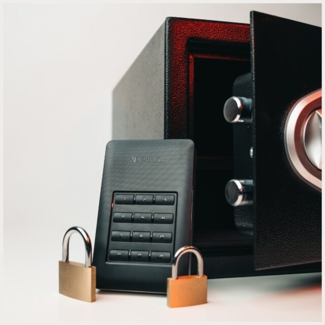 Portable external HDD Verbatim Store n Go with keyboard 1TB black 53401 - imagine 5