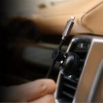 USAMS Magnetic USB Cable Holder for Ventilation Grille black ZXQ1901 (US-ZB019) - imagine 3