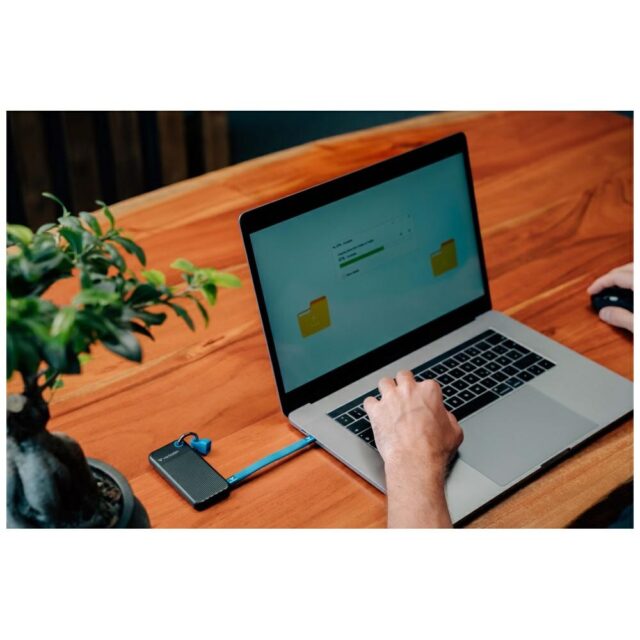 Verbatim Drive SSD 2TB - key ring with cable USB 3.2 gen.2 black-blue 32195 - imagine 7