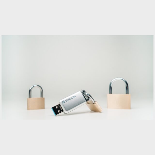 Pendrive Verbatim Secure Pro 32GB USB 3.2 Gen 1 silver 98665 - imagine 3