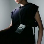 Skinarma case Saido iPhone 16 Pro 6.3" Magnetic Charging titanium - imagine 7