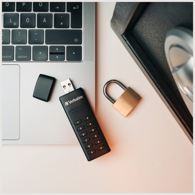 External drive Verbatim Keypad Secure USB 3.2 Gen 1 64GB black 49428 - imagine 4