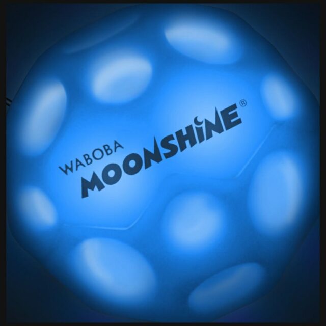 Waboba LED Bounceback Throwing Ball on a cord (Product in several colors – random shipment) - imagine 5