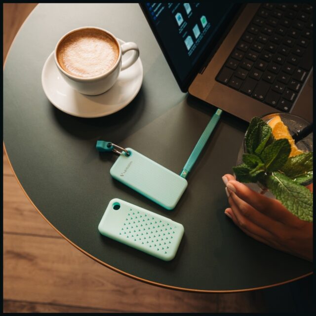 External Drive Verbatim Pocket SSD 2TB USB-C 3.2 gen.2 black-polar blue 32325 - imagine 6