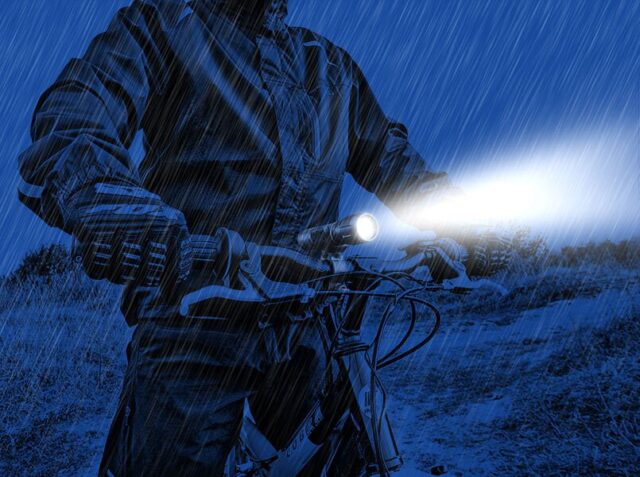 LED flashlight  everActive FL-300+ - imagine 5