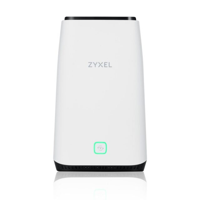 Zyxel FWA510 wireless router Multi-Gigabit Ethernet Tri-band (2.4 GHz / 5 GHz / 5 GHz) 5G Black  White - imagine 3