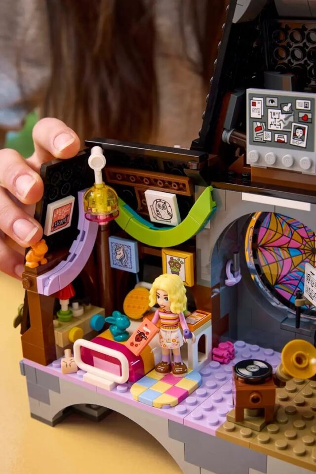 LEGO WEDNESDAY 76781 Wednesday & Enid's Dorm Room - imagine 7