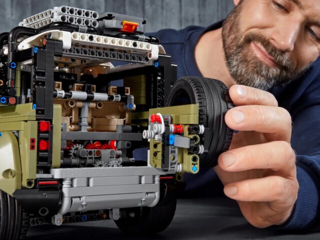 LEGO TECHNIC 42110 LAND ROVER DEFENDER - imagine 6