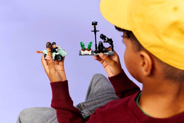 LEGO Harry Potter 76459 Harry Potter i Hagrid na Privet Drive - imagine 9