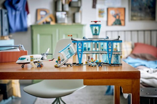 LEGO CITY 60502 Airport with Airplane - imagine 7