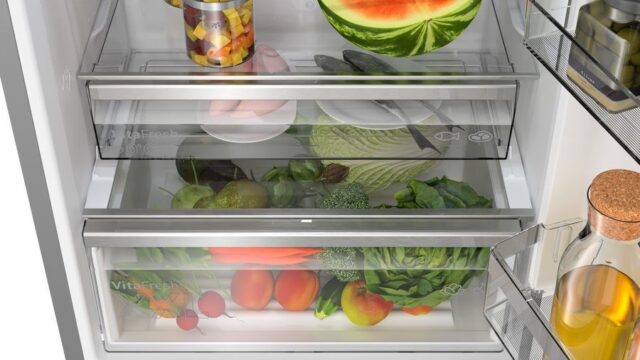 Bosch Serie 6 KGN49LBCF fridge-freezer Freestanding 440 L C Black - imagine 5