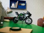 LEGO TECHNIC 42170 Kawasaki Ninja H2R - imagine 7