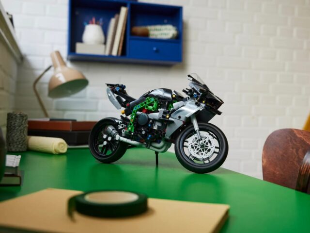 LEGO TECHNIC 42170 Kawasaki Ninja H2R - imagine 7