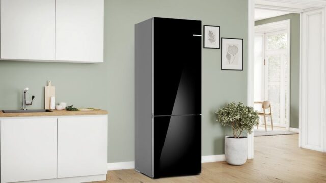 Bosch Serie 6 KGN49LBCF fridge-freezer Freestanding 440 L C Black - imagine 2