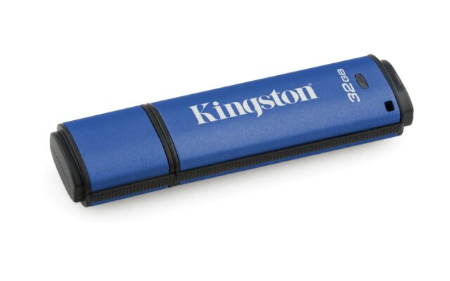 Kingston Technology DataTraveler Vault Privacy 3.0 32GB USB flash drive USB Type-A 3.2 Gen 1 (3.1 Gen 1) Blue - imagine 3