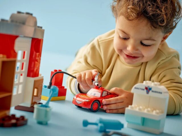 LEGO DUPLO 10456 McQueen's Visit to Doc's Garage - imagine 9