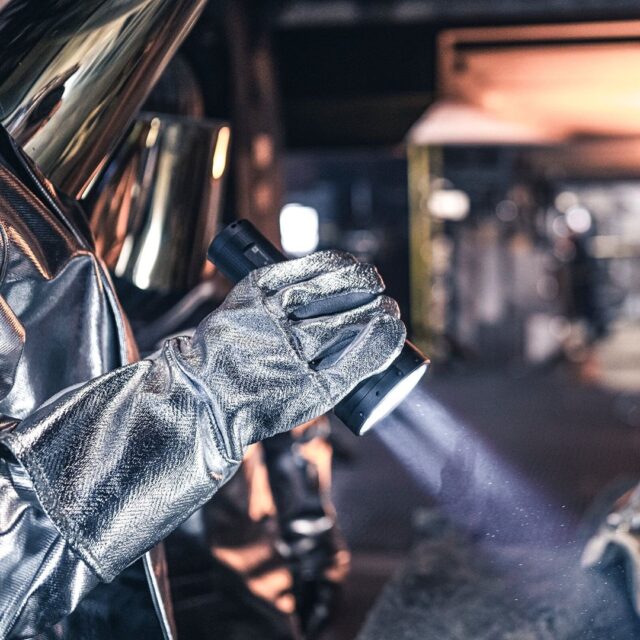 Ledlenser P18R Black Hand flashlight LED - imagine 7