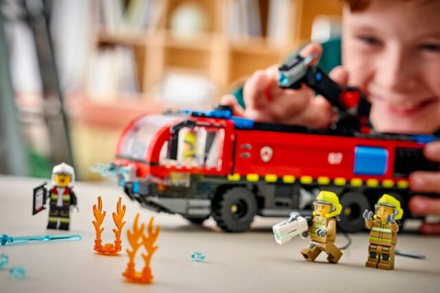 LEGO CITY 60499 Airport Fire Truck - imagine 13