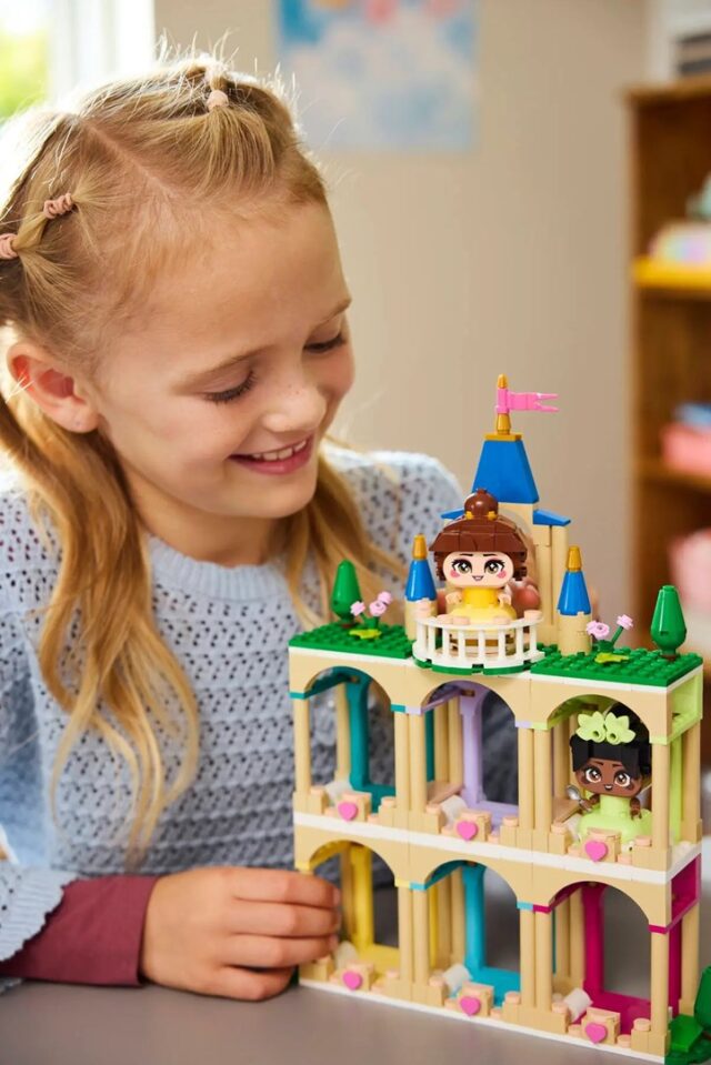 LEGO Disney Princess 43291 Minizamek Belli i Tiany - imagine 9