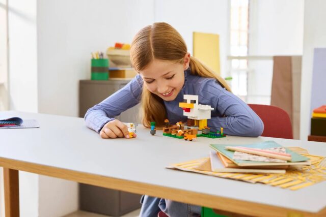 LEGO MINECRAFT 21585 Chicken Farm - imagine 9