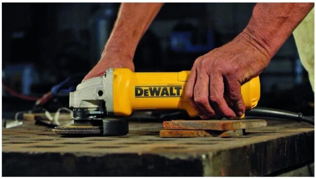 DeWALT DWE4233 angle grinder 12.5 cm 2.2 kg - imagine 2