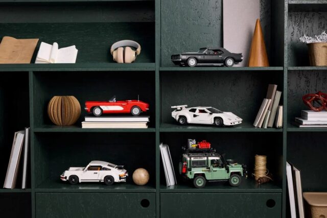 LEGO ICONS 10337 Lamborghini Countach 5000 Quattrovalvole - imagine 11