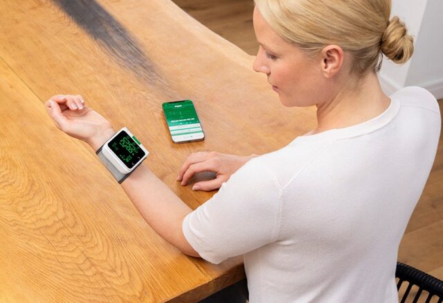 Medisana BW 360 wrist blood pressure monitor - imagine 4