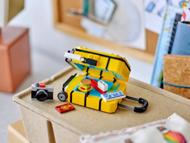 LEGO 40817 Yellow Travel Suitcase - imagine 6