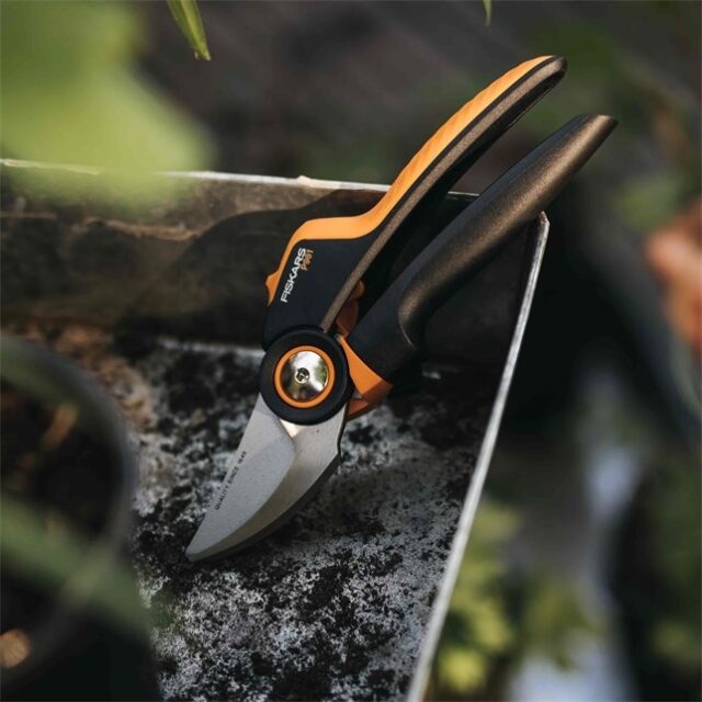 FISKARS SCISSOR PRUNING SHEARS X-SERIES L P961 - imagine 4