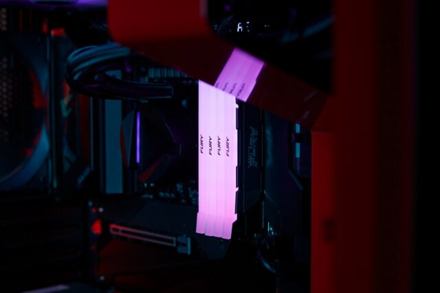 Kingston Technology FURY 32GB 3200MT/s DDR4 CL16 DIMM Renegade RGB - imagine 6