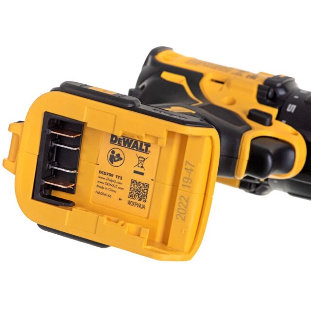 POWER TOOL COMBO KIT DEWALT DCK2062M2T (DCD709+DCF809) 18V 2X4.0AH - imagine 17