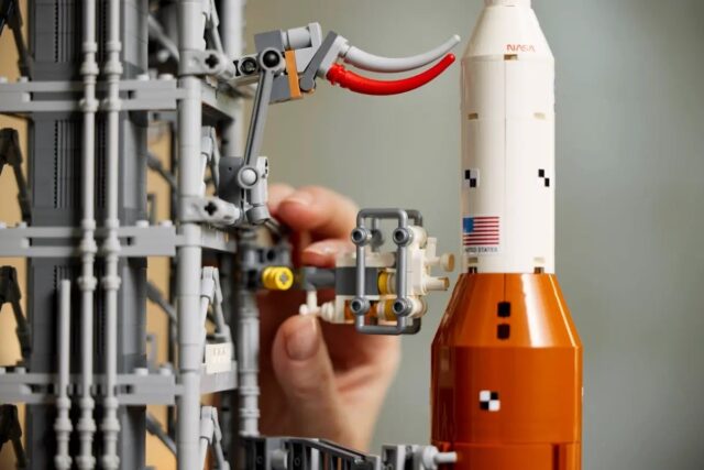 LEGO ICONS 10341 NASA Artemis Space Launch System - imagine 8