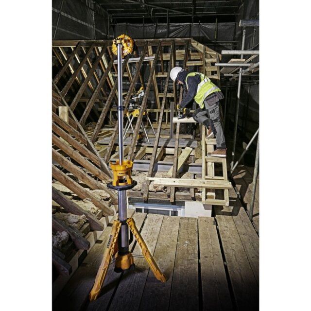 18 V flashlight on tripod without battery and charge - imagine 10